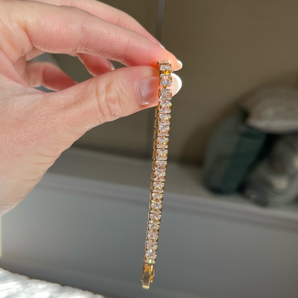 Elegant Gold and diamond bracelet